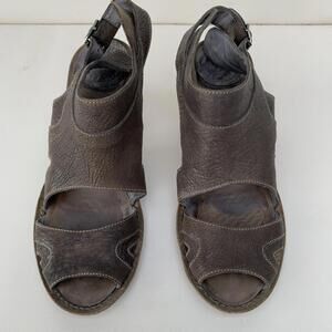 Genuine Leather Sandals Sz 38 Or 8  Italy